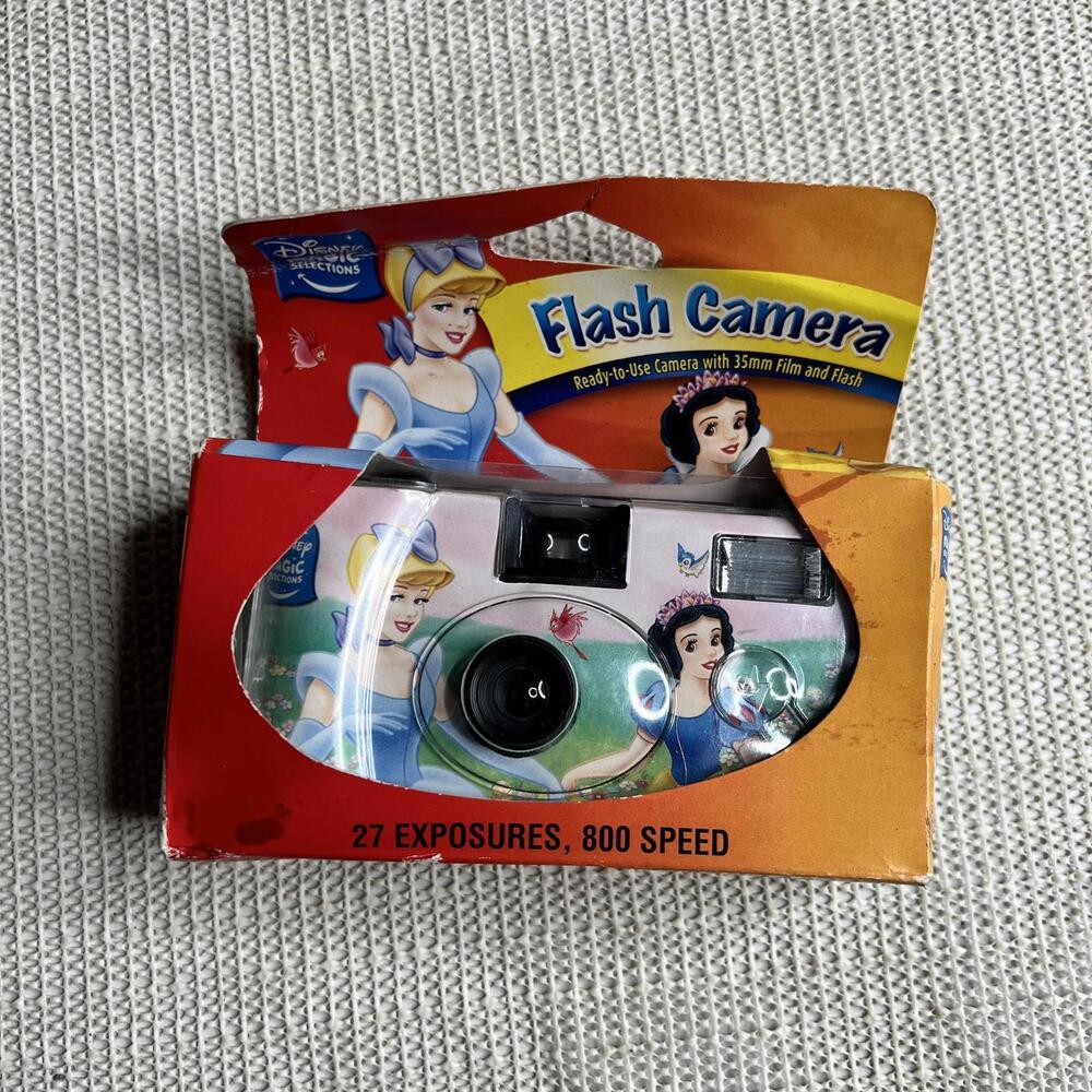 Disney Selections 35mm Flash Camera 800 27 Exposures Single Use Princess Design